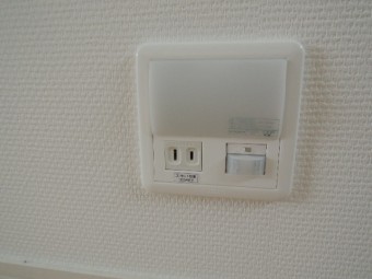 コンセント付きフットライト