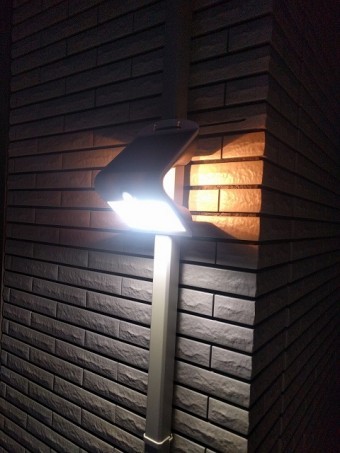 家の裏の照明