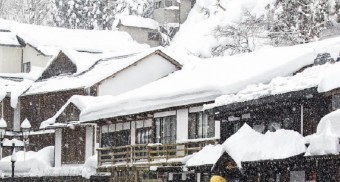 雪 日本家屋 (ぱくたそより)