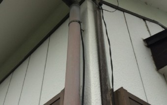竪樋 塩化ビニール製樋(写真AC)