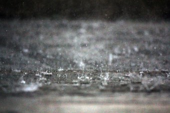 豪雨(写真AC)
