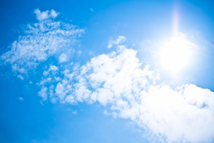 (ぱくたそ) 晴天 晴 日差し 太陽