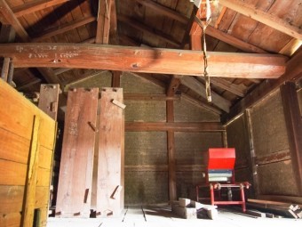 写真AC 屋根裏部屋