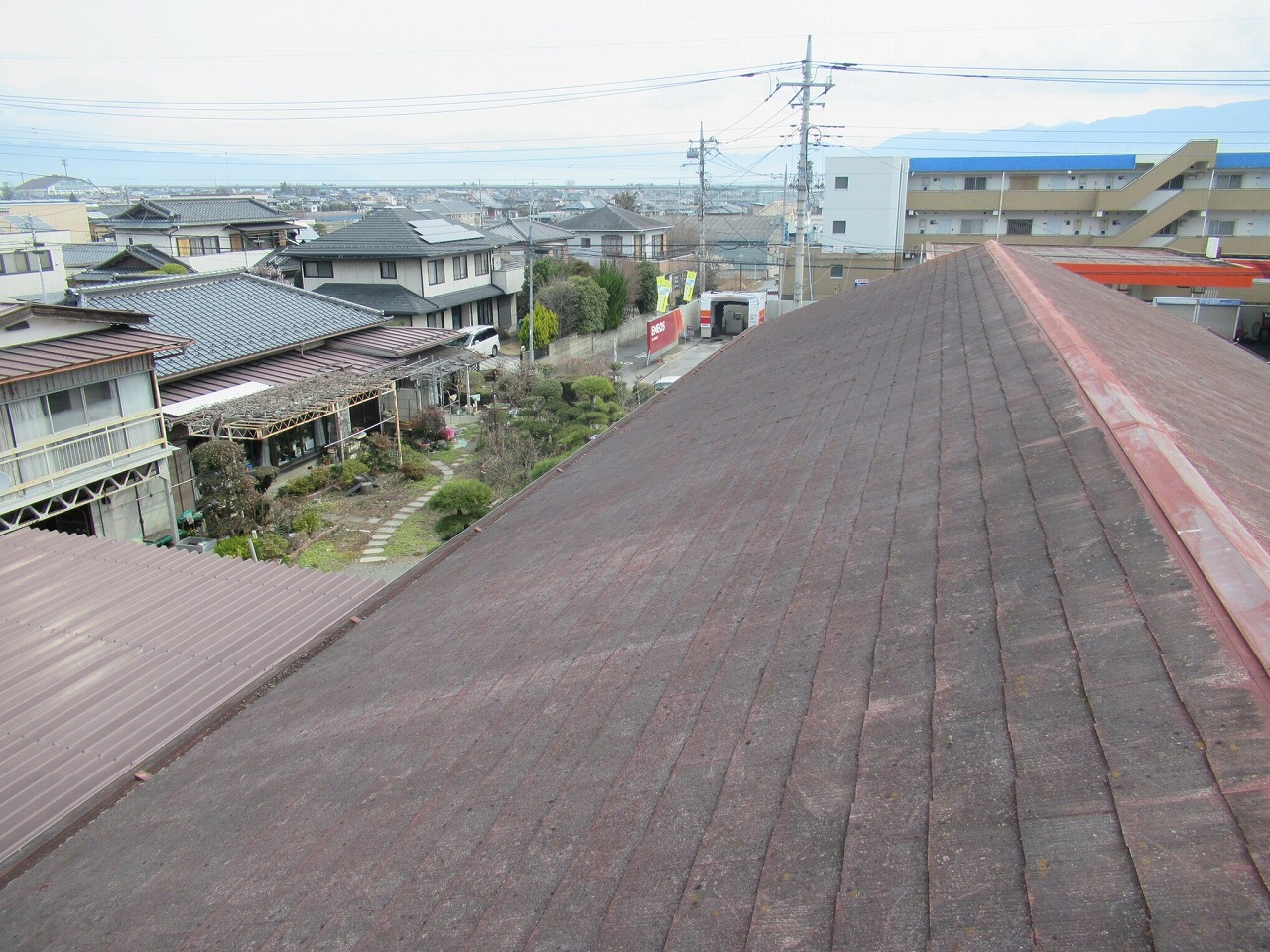 甲州市で屋根メンテナンスが必要なコロニアル屋根のお見積りに伺いました