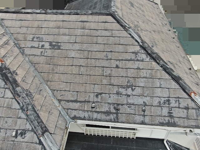 甲府市で屋根塗装の際に行う高圧洗浄のビフォーアフター
