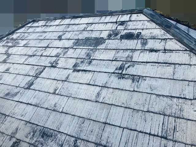 甲府市で屋根塗装の際に行う高圧洗浄のビフォーアフター