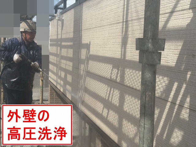 甲府市で外壁の高圧洗浄、サイディングボード反りの部分にビス増し打ちを実施しました