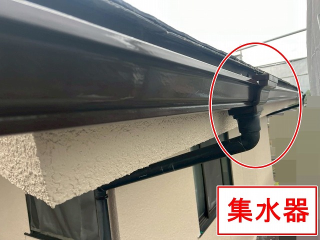 笛吹市で雨樋（竪樋・集水器・這樋）とスリムダクトを屋根や外壁の色に合わせて塗装！