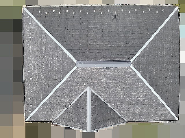 中巨摩郡昭和町で屋根調査！色あせたスレートの剥離や欠け、谷板金周辺への破片落下！