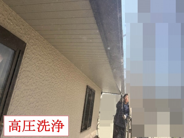 中巨摩郡昭和町で雨樋（軒樋）塗装を実施！下地を整えてから軒先も一緒に仕上げた現場