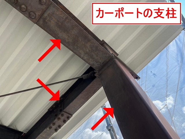 富士吉田市でカーポート(車庫)の支柱についた錆びを研磨後、赤さび色の錆止め塗布!
