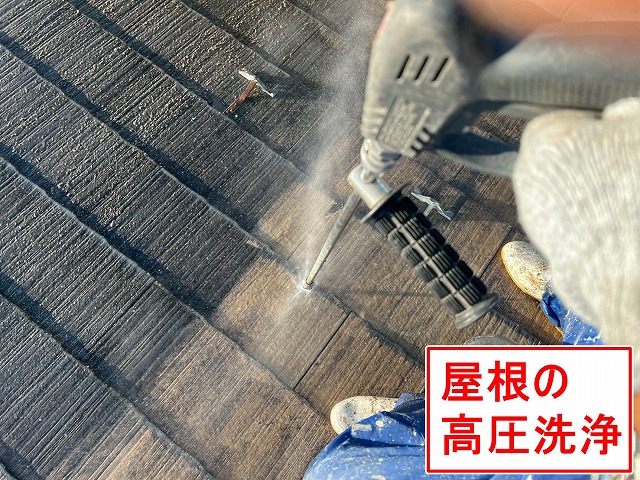 中巨摩郡昭和町でスレート屋根に高圧洗浄・下塗りを実施！板金・雪止めは錆止めを塗布
