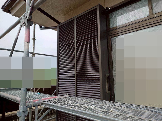 笛吹市で色あせた戸袋のシリコン塗装、破風を外壁と同色に塗装！鼻隠しの違いを解説！