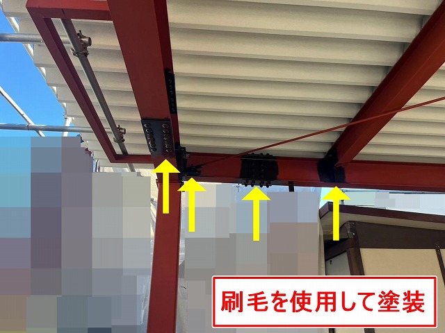 富士吉田市で折板カーポートの鉄骨をファインSi(2液型塗料)ダークブラウンで塗装