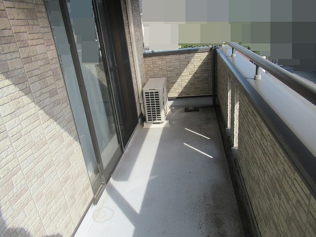 西八代郡市川三郷町で汚れ（黒ずみ）のあるベランダ防水（バルコニー防水）