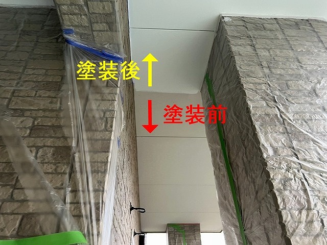 西八代郡市川三郷町でケンエースG-Ⅱを使用して軒天塗装する様子（ローラー・刷毛）