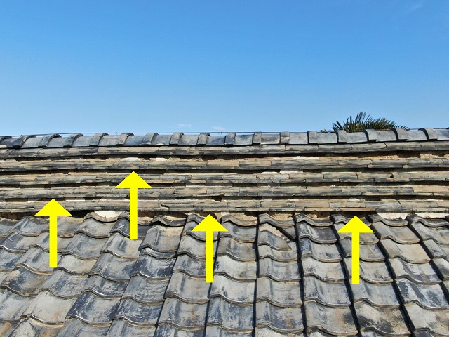 南アルプス市で瓦屋根のドローン調査時に確認された漆喰の破損・剥がれ