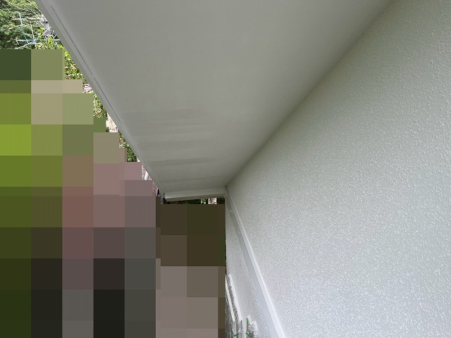 塗装中の軒天仕上がり