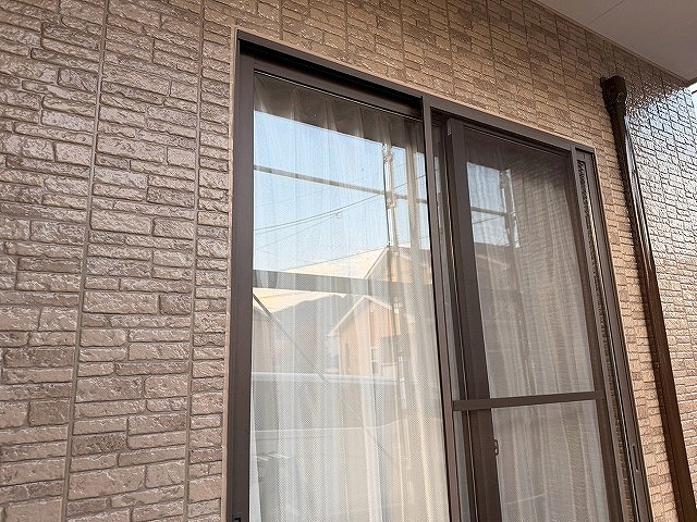 西八代郡市川三郷町でサッシ廻り・窓枠のシーリング増し打ち工事