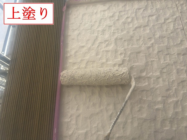 外壁の上塗り作業