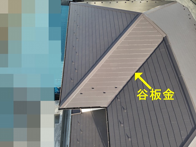 南アルプス市でスレート屋根（コロニアル屋根）の塗装ビフォーアフター