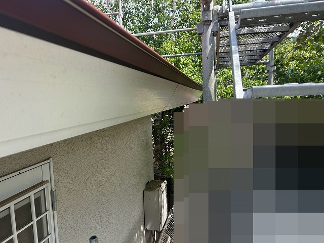外壁際の軒先板金