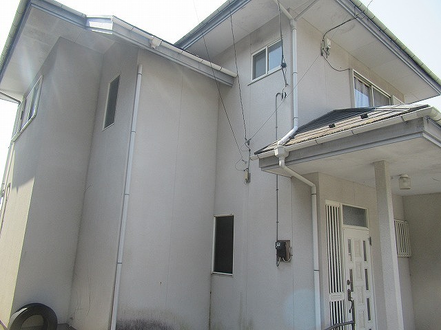 甲府市でリシン仕上げのモルタル外壁