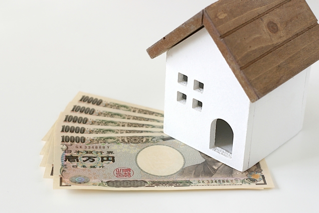 家と紙幣（写真AC）リフォーム　資金