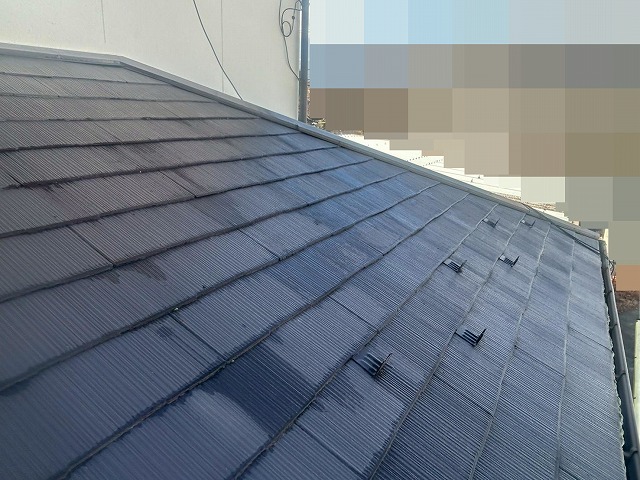 南アルプス市でスレート屋根（コロニアル屋根）の塗装ビフォーアフター