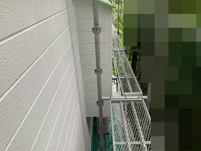 外壁下塗り後の側面
