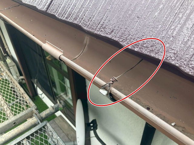 別箇所の雨樋の針金外れ