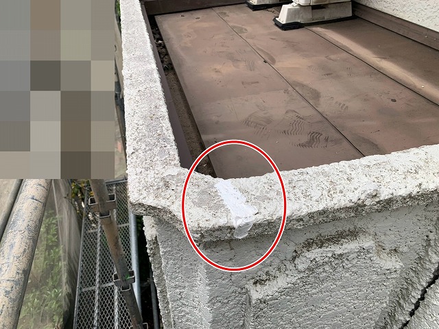 ベランダ角の補修跡