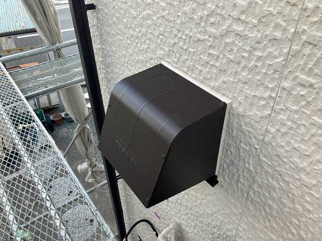 塗装後の大型フード