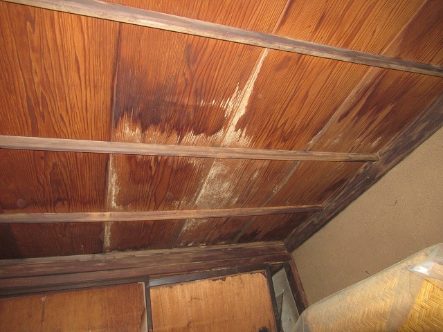 甲府市で雨漏れのご相談があり、屋根カバー工事をご提案させていただきました！