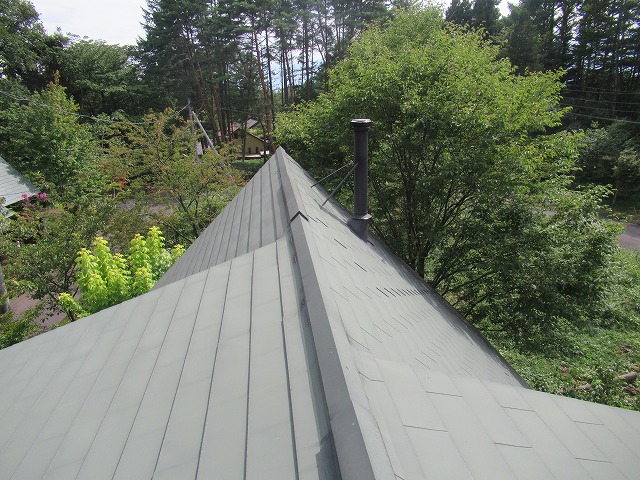 北杜市の別荘でガルバリウム鋼板の屋根塗装のお見積もりに伺いました！