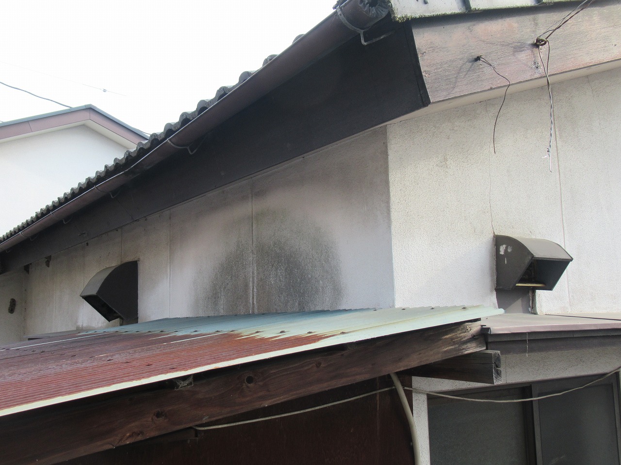 富士川町　外壁雨の影響
