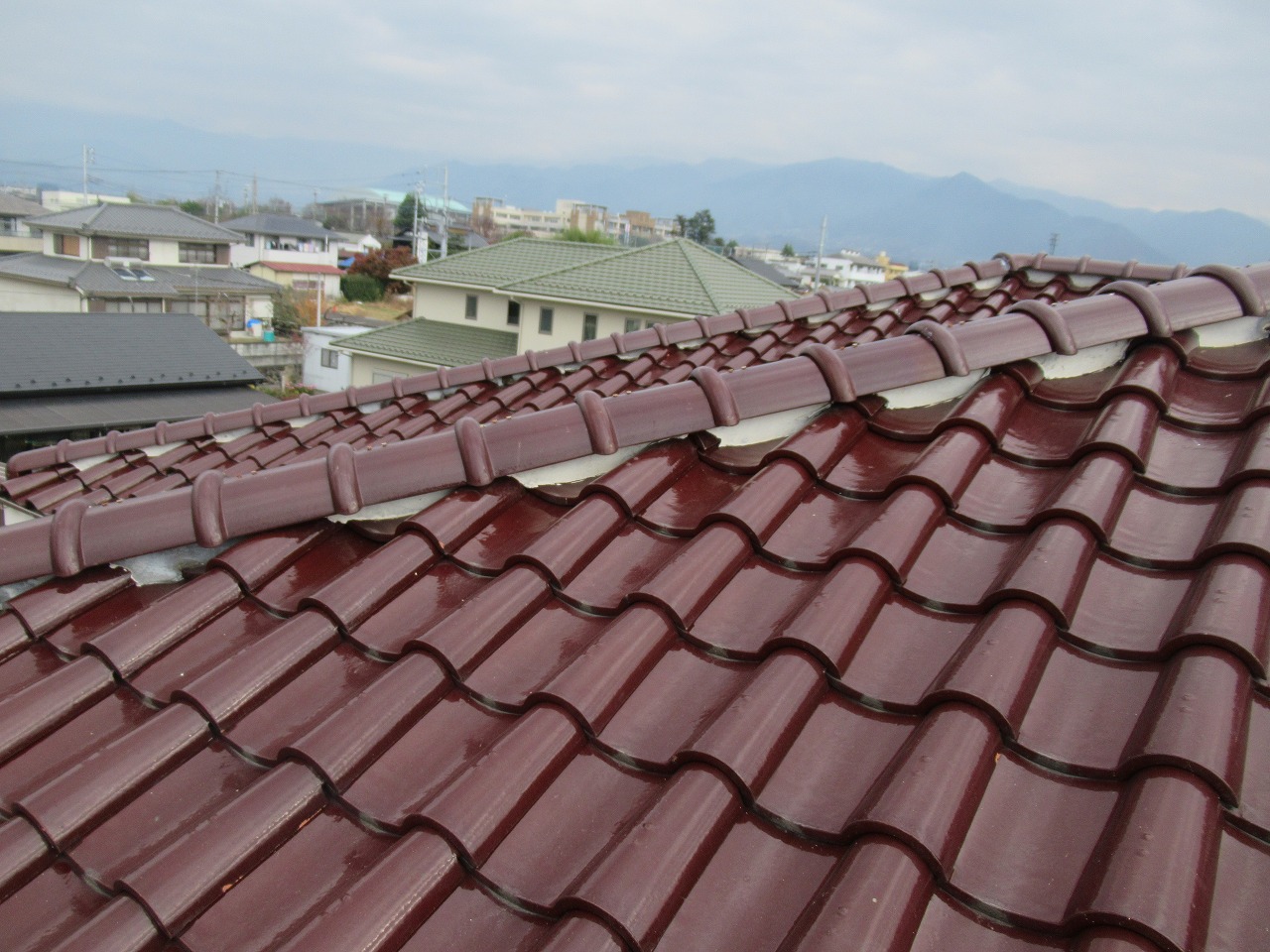 韮崎市で赤い瓦屋根の住宅の調査を行い、軽微な被害を発見しました