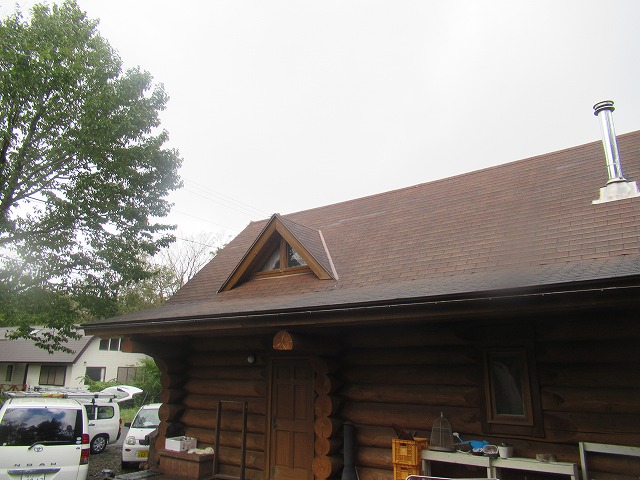 富士河口湖町で飛散したアスファルトシングル材の屋根を調査しました！