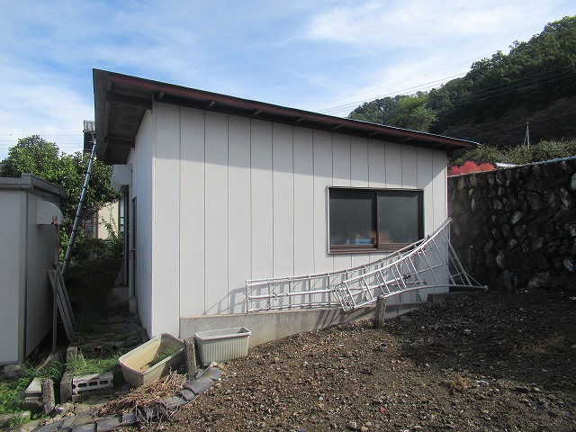 市川三郷町でサビが発生した倉庫屋根の貼替え工事のご依頼をいただきました！