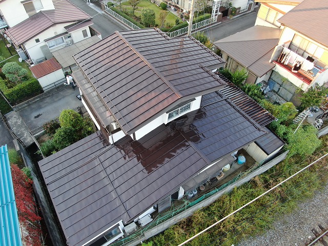 甲府市で塗膜が剥がれたトタン屋根塗装を行いお客様にお喜びの声をいただきました