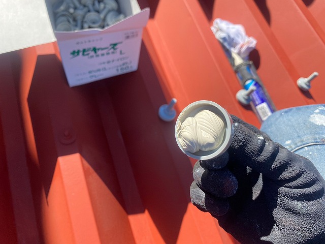 富士川町　ビスカバーを設置　コーキング