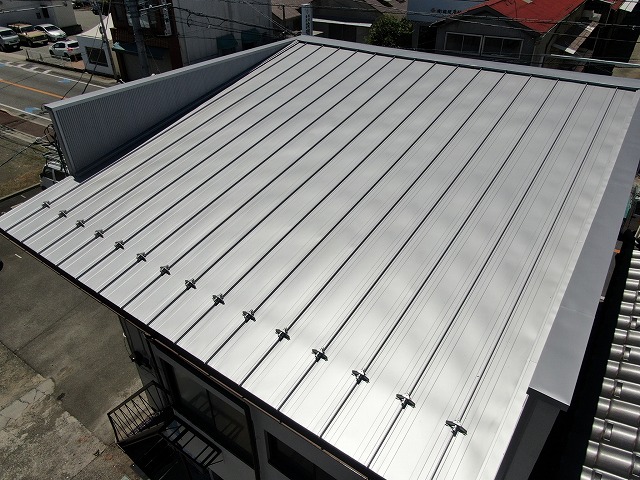 甲府市　屋根カバー　ガルバリウム鋼板　完成写真　