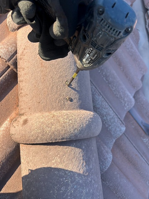 甲府市　屋根　ビス打ち