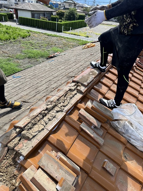 甲府市　雨漏りしている屋根