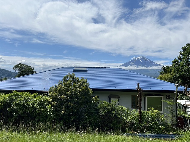 富士河口湖町　富士山と屋根塗装工事をした平屋邸宅