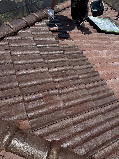 甲府市　モニエル瓦　下塗り