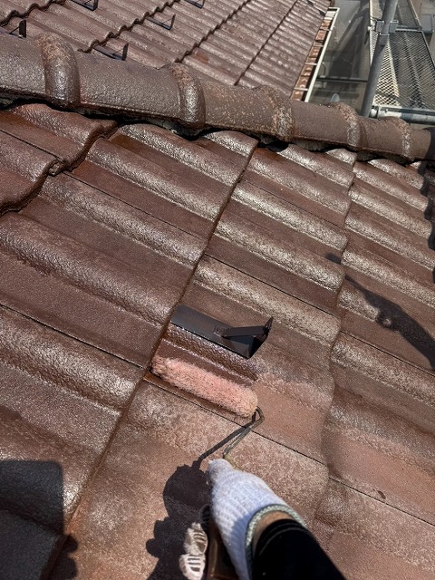 甲府市　モニエル瓦　下塗り