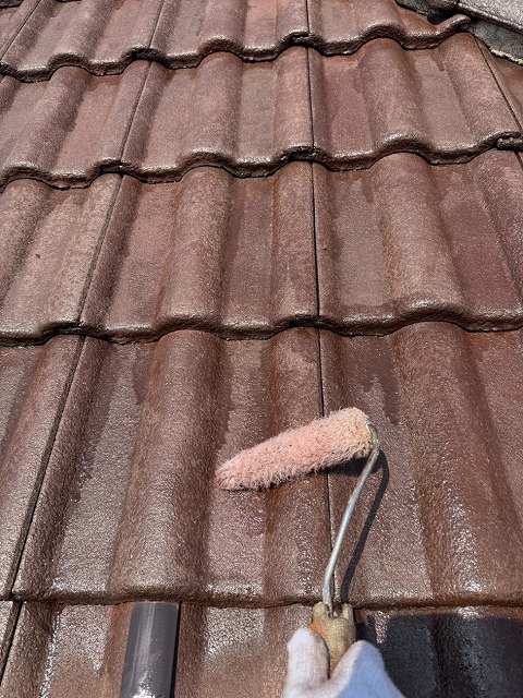 甲府市　モニエル瓦　下塗り