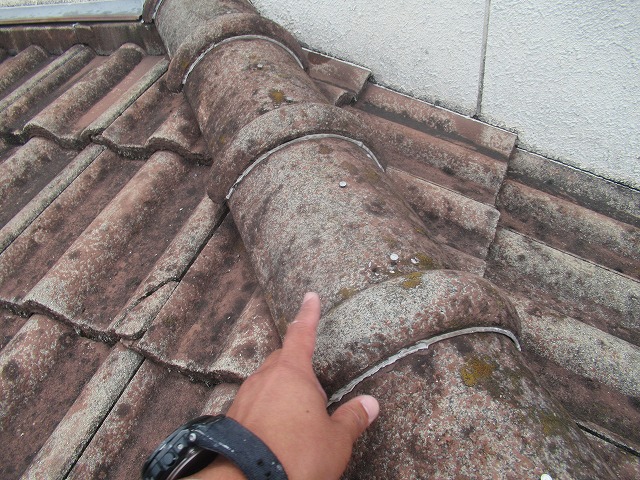 韮崎市の住宅街に建つ二階建て、瓦屋根の雨漏り補修を行いお客様の声を頂きました！