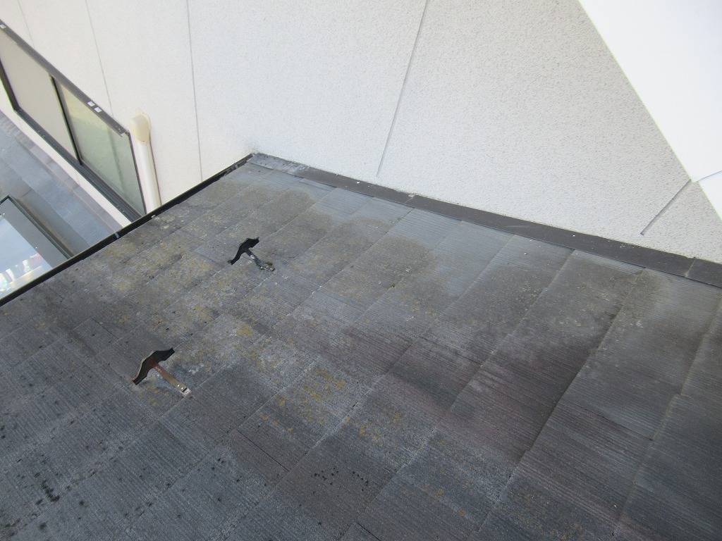 屋根の塗膜劣化　甲斐市